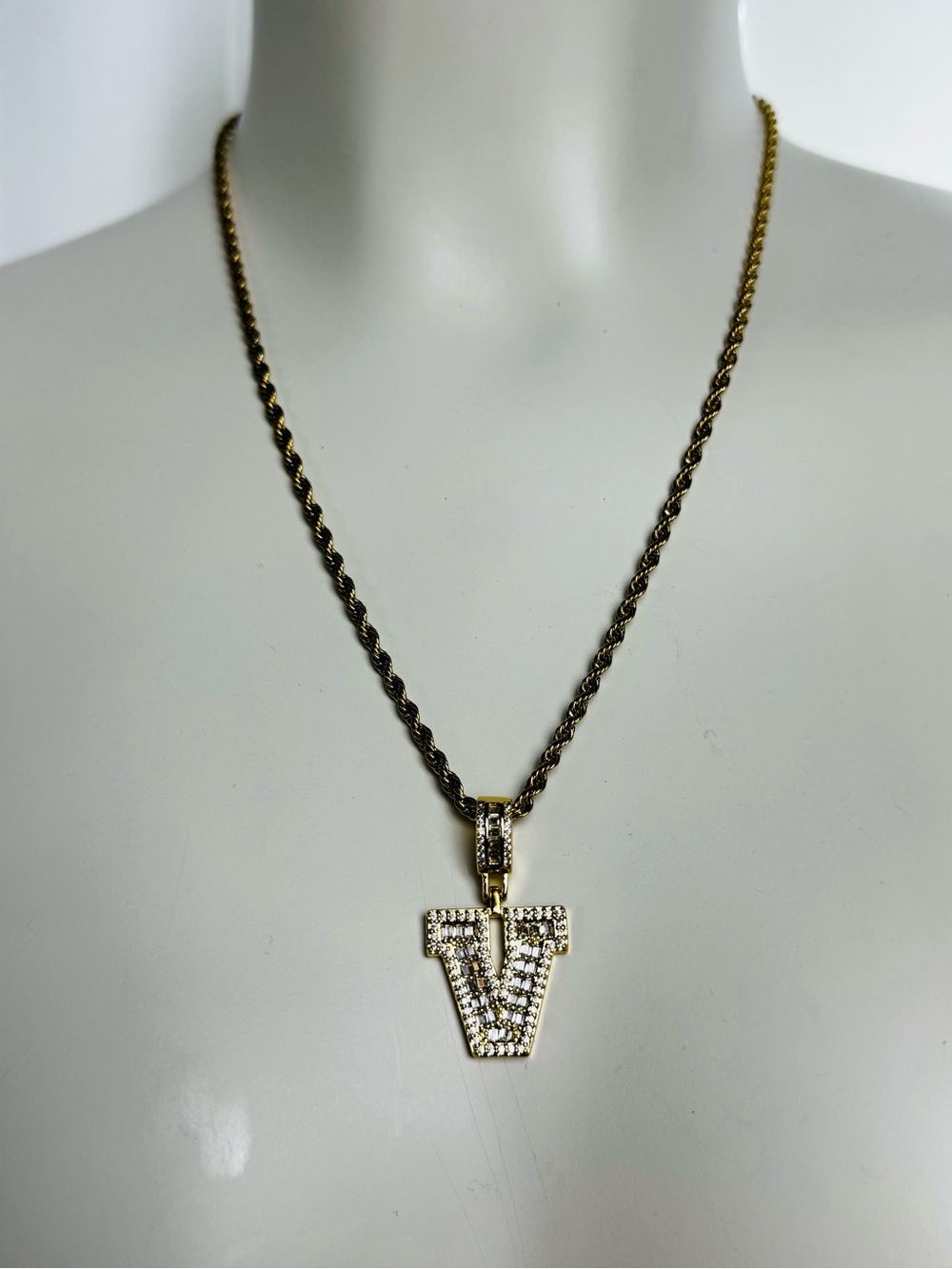 Gold Tone Iced Out Letter V Pendant Rope Chain Necklace New